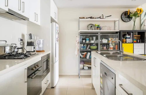 Mascot Apartment | 0 min to train, 2 stops to city