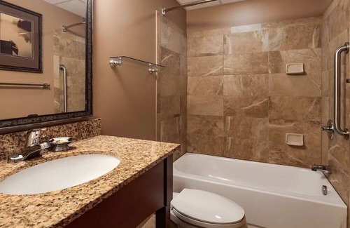 South Loop House | Adventure & Relaxation: Stylish Rooms with Pool & Fitness Center