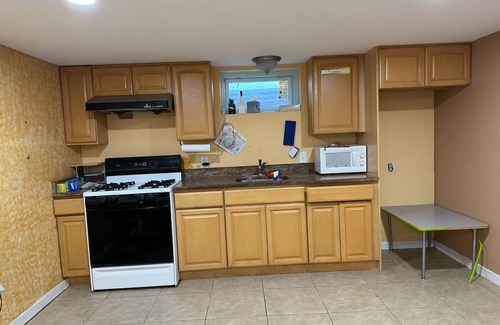 Edison Apartment | Downtown Edison, Close to NYC Modern Luxury Retreat - Single Family Home