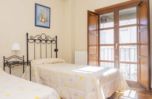 Zafarraya Cottage | Cubo's La Casa de Tita Elvira 4 PAX / wood stove / free wifi