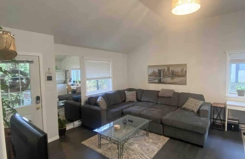 Surrey Cottage | ZEN COTTAGE, HOT TUB AND RELAX