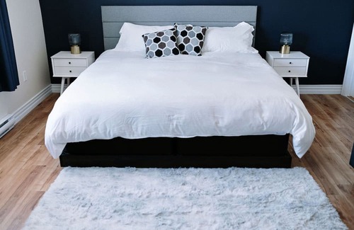 Shelburne House | Two Bedroom Suite in the heart of Shelburne