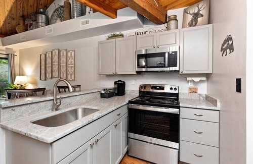 Wintergreen Condo | Mountain Inn Lodge 68 with Wintergreen Advantage