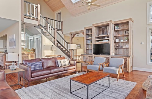 Nellysford House | Whispering Elm with Wintergreen Advantage