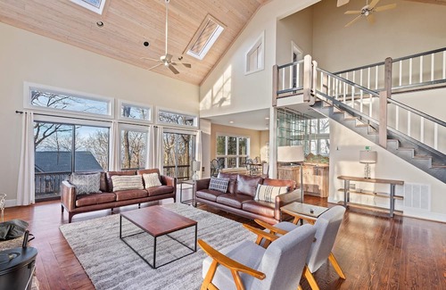 Nellysford House | Whispering Elm with Wintergreen Advantage