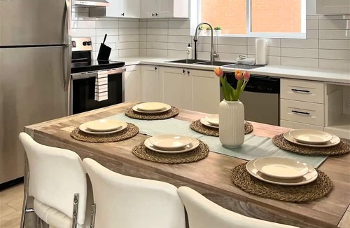 Vanier North Apartment | 3BR in Ottawa Beachwood Area