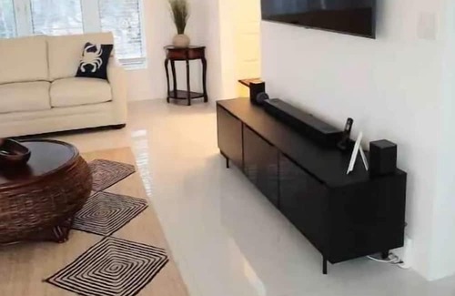 Orange Bay House | Ocean View Villa @ LBCC