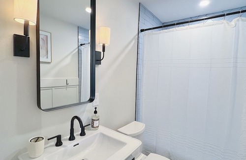 Jefferson House | Cozy 2-bedroom 5 minutes from tree-lined Carrollton/St. Charles Ave.