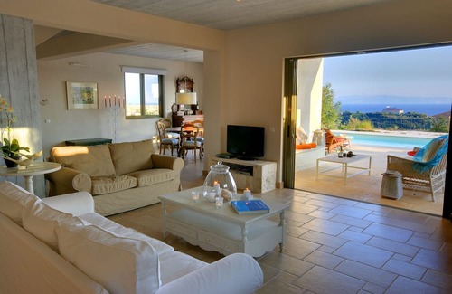 Karavados Villa | Villa 'Nautilos Ideales Resort' with Sea View, Wi-Fi and Air Conditioning