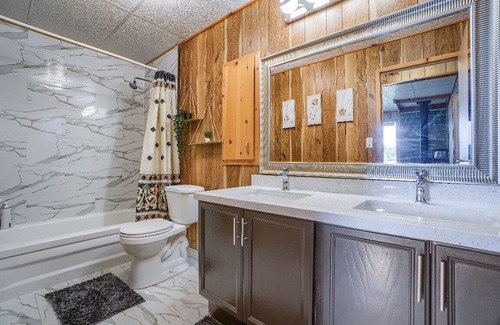 Coboconk Cabin | Cozy Waterfront Cottage!