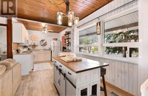 Leamington Cottage | Birder's Dream - Private Lakeside Cottage off the beaten path. Pet Friendly!