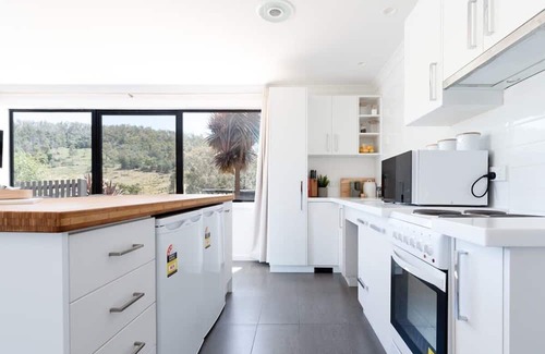 Hadspen Apartment | Hadspen Riverview Retreat: Banksia Apartment