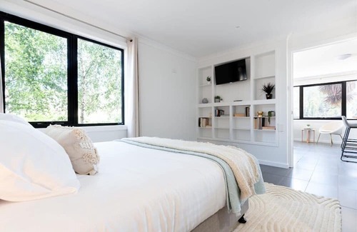 Hadspen Apartment | Hadspen Riverview Retreat: Banksia Apartment