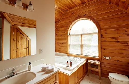 Callicoon House | Mountain House + Guest Cottage on 65-Acre Property