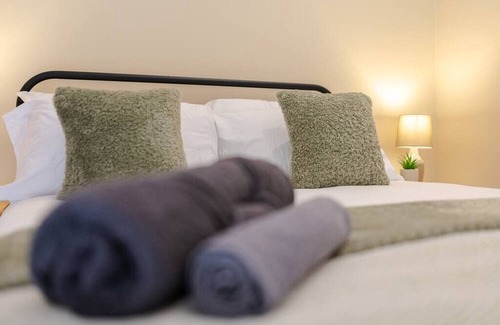 Cowbridge House | Exclusive Cottage Retreat Near Cardiff