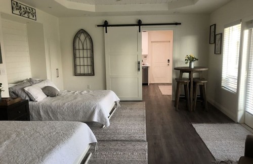 Kingsburg Apartment | Cozy and comfy country guest house