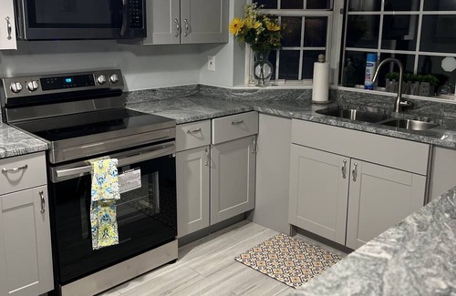 Rosaryville House | NEWLY Renovated! Claire's Corner in Cheltenham!