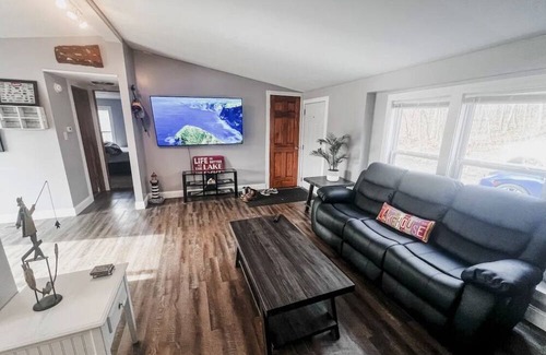 Angola House | Serenity's Edge on Private Lake Charles West