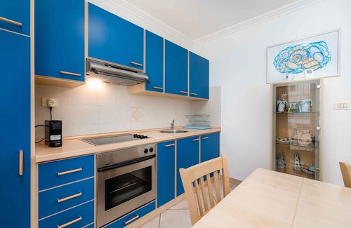 Crveni Vrh Apartment | Holiday apartment with air conditioning, internet and private parking space