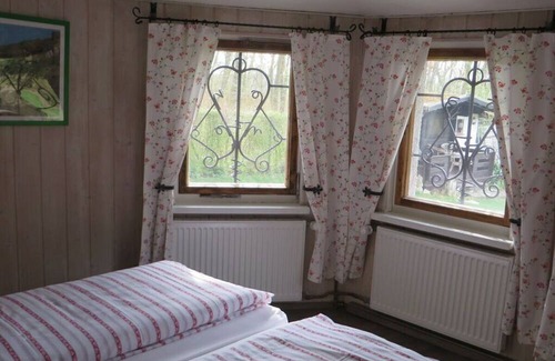 Freyburg Apartment | Holiday home Anna in the forest