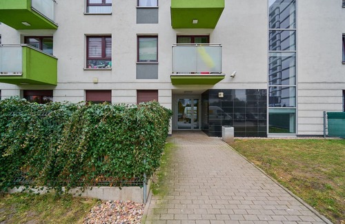 Krzyki Apartment | Floral Apartment Nyska by Renters