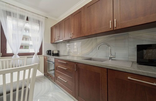 Krzyki Apartment | Floral Apartment Nyska by Renters