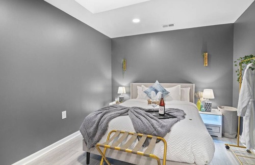 Burtonsville Condo | Washington DC/SilverSpring area, Cozy Retreat steps away from parks & bike trail