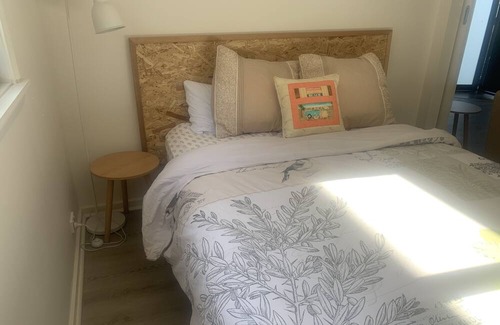 Low Head Apartment | Nanny Greenhouse.Cosy beach unit.Pet friendly Family friendly.