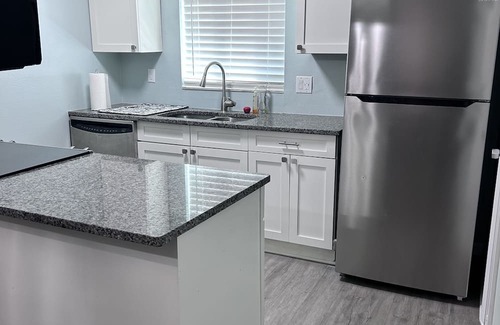 Park East Condo | Enjoy everything Sarasota has to offer! Close to downtown, and gulf beaches.