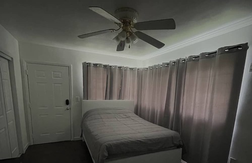 West Park Apartment | Studio/Room Near The Hard Rock Guitar Hotel In Hollywood Florida