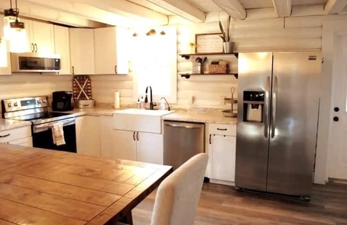 Mount Mourne Cabin | Modern Waterfront Cabin in Mooresville, NC! The perfect tranquil escape