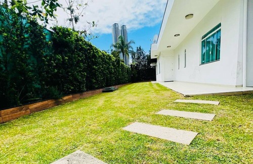 Barra House | Casa COM Piscina E Area DE Lazer EM Balneário Camboriú