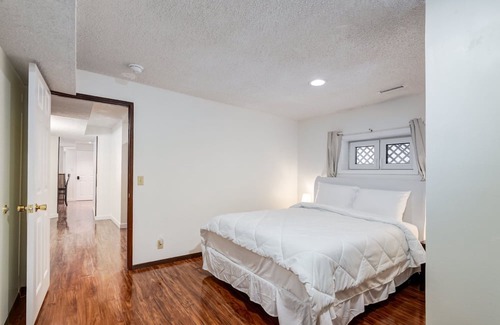 Northwest Calgary House | Timeless Tranquility 2BR Suite near the Airport