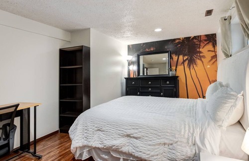 Northwest Calgary House | Timeless Tranquility 2BR Suite near the Airport