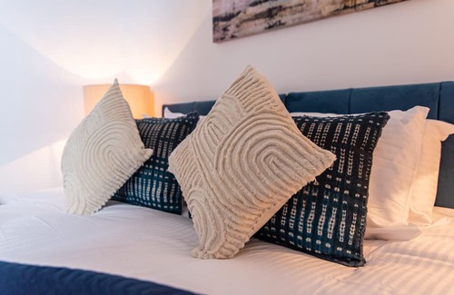 Hartlepool Apartment | Victoria Apartment 1: Contractor's Choice 3BR in Hartlepool
