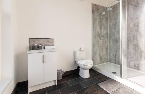 Hartlepool Apartment | Victoria Apartment 2: Contractor's Choice 3BR in Hartlepool