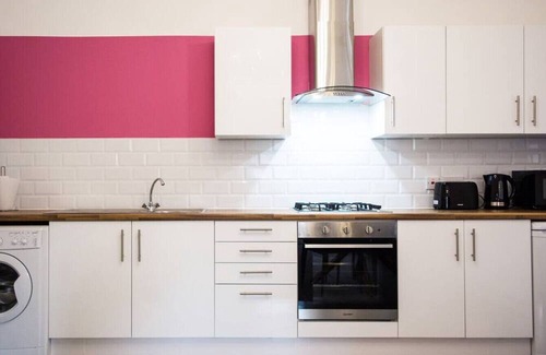 Leamington Spa Apartment | 1 Bedroom Apt Leamington Spa Hosted by Golden Key