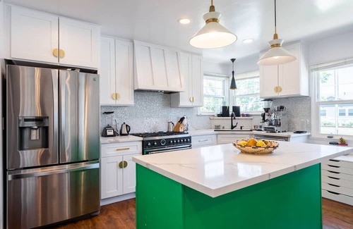 Los Angeles County House | Bright Family & Pet Friendly 3 Bedroom Pool Home