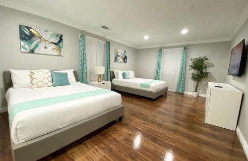 Placentia House | ☆NEW☆Luxuriously Modern Disneyland Getaway 4BR/3BA