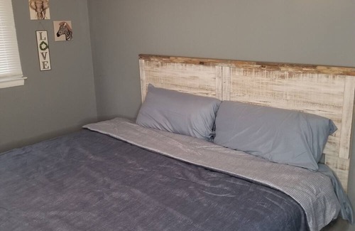 Summit Station House | Cozy Family friendly 4 bedroom house, mins from Downtown with hot tub in bedroom
