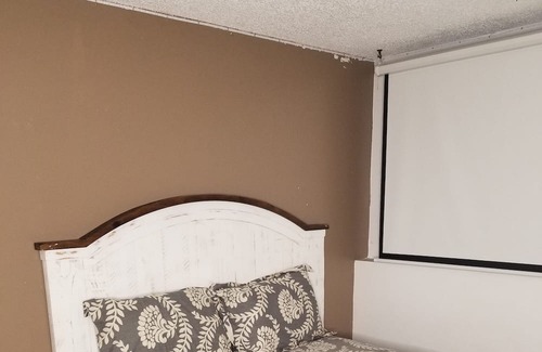 Summit Station House | Cozy Family friendly 4 bedroom house, mins from Downtown with hot tub in bedroom