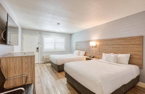San Luis Obispo House | Non-Smoking 2 Queen Beds
