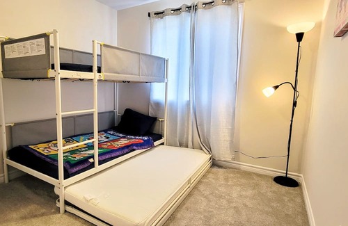 Ottawa Division House | New Build+PrimeTV+Movie+Games+Airport 10 mins