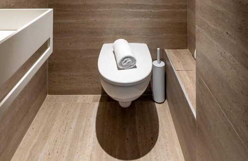 Quartier de la Goutte-d'Or Apartment | Luxe, State of the Art Suite near Montmartre