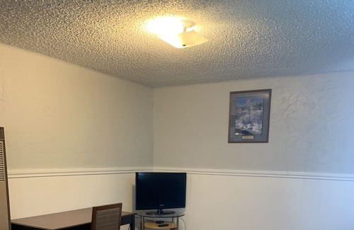 Park City Apartment | Small town feel close to everything Fully furnished 1 Bedroom