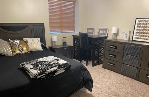 Oakdale Condo | Cheerful 3 bedroom townhouse with fireplace, deck