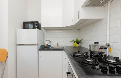 Muranow Apartment | Bright Studio With Balcony by Renters