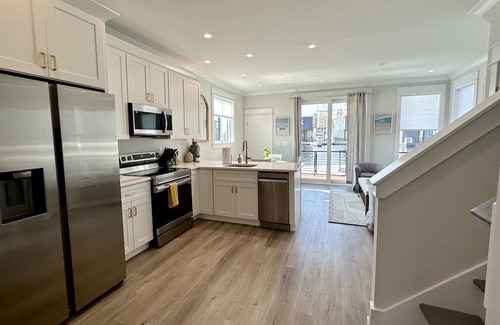 Downtown Wilmington Boat Rental | Surfside - 8 Minute Walk to Wilmington's Live Oak Bank Pavilion