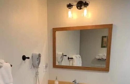 Steeles Tavern Cabin | Ivy Cabin, Hot tub and on site Spa!