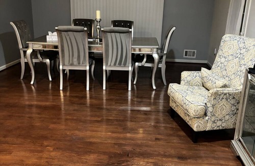 Springfield House | Near shopping mall and restaurants